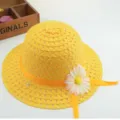 Kinder gelber Strohhut mit orangefarbenem Band und Blume fuer Sonnenschutz und Freizeit. - Hutumfang 50cm / Gelb
