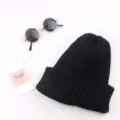 Schwarze einfarbige gestrickte Kinder Winter warme Beanie Mütze gerippter Stil - Ca. 48-53cm / Schwarz