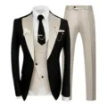 Vue détaillée de l'ensemble de costume trois pièces pour homme avec revers contrasté. - Taille US/UE XS / Ensemble / Noir Beige