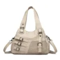 Modische weiche Ledertasche fuer Damen in elegantem Beige mit mehreren dekorativen Schnallen. - Aprikose