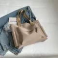 Khaki canvas tote bag, large capacity casual messenger bag, stylish retro commuting handbag. - Khaki