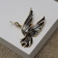 Broche oiseau volant émaillée vintage en métal plaqué or accessoires de vêtement cadeau élégant. - Noir
