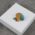 Broche chien en émail de créateur abstrait orange vert accessoire de mode pour vêtements - Style A (Orange Vert)