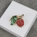 Broche epingle gland strass rouge feuille verte email vintage pour accessoires vetements mode. - Rouge