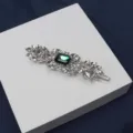 Gros plan detail vintage vert cristal strass pince a cheveux accessoire elegante - Style A (Pierre Verte)
