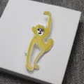 Broche singe émail jaune épingle mignon animal revers badge accessoire de mode détail - Singe Jaune