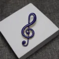 Enamel treble clef musical note brooch pin, elegant dark blue metal garment accessory. - Dark Blue