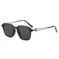 Lunettes de soleil carrées noires élégantes avec branches métalliques fines pour un look chic. - Monture Gris Fusil Verres Gris Noir