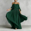 Donkergroene schouderloze chiffon maxi jurk met fijne spaghettibandjes en stijlvolle volantzoom. - S / Dresses / Donkergroen