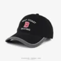 Klassische schwarze Baseballkappe mit grauem Rand und cooler Buchstabenstickerei für den Alltag. - Erwachsenengröße / Schwarz