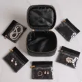 Draagbare zwarte Make-up organizer tas met vijf transparante zakjes voor reis en sieraden. - Set van 5 Subtassen / Zwart