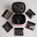 Roze sieradendoos variante met doorzichtige venstertasjes, draagbare organizer. - Set van 5 Subtassen / Roze
