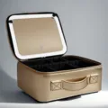 Draagbare gouden make-upkoffer met LED-spiegel en verstelbare verdelers voor reizen. - LED Make-up Spiegel Versie / Goud
