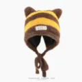 Niedlicher gestreifter Plüsch Bärenohr Winter warmer Strickhut für Damen mit Ohrenklappen. - Einheitsgröße (56-60cm) / Gelb-Kaffee