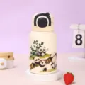 Süßer Cartoon Panda Edelstahl Thermosflasche mit Sprungdeckel für den Außenbereich. - Beigeweißer Panda