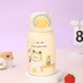 Süße 316 Edelstahl Thermosflasche mit Doppeltrinkdeckel und niedlichem Frosch Ente Design. - Cremeweiße Ente