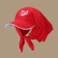 Stylische rote Baseballkappe mit langem Schal zum Binden für effektiven Sonnenschutz. - Verstellbar / Rot