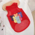 Atmungsaktives rotes Mesh-Hunde-Unterhemd mit bunten Hasenmustern, perfekte Sommer-Haustierkleidung. - Rot (6 Kaninchen)