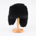 Gorro Ushanka de pelo sintético negro Gorro de invierno cálido con orejeras de felpa. - Talla Única (56-59cm) / Negro
