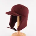 Bordeaux Winter Fliegermütze für Damen und Herren, warme Bombermütze mit Ohrklappen und Schnalle. - Einheitsgröße (56-58cm) / Rot
