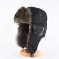 Schwarze Winter-Trapper-Mütze, wasserdichtes Aussenmaterial mit weichem braunen Kunstfell. - Einheitsgröße (55-60cm) / Schwarz