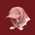 Japanischer Landhausstil rot-weiß karierte Visor-Mütze mit weißer Spitzen-Kopftuch. - Verstellbar / Rot