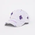 Lavendelfarbene Destroyed Jeans-Baseballcap mit Fransen und besticktem Schirmrand. - Verstellbar / Hellviolett