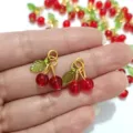 Pendentifs de cerises en verre rouge pour la fabrication de bijoux DIY, bracelets et accessoires. - Pendentif Cerise