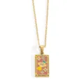 Collar de tarot de acero de titanio dorado con colgante The World, pedrería y detalles celestiales. - El Mundo / Dorado