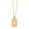 Colgante de collar con carta de tarot dorada con esmalte rosa y pedrería brillante. - La Emperatriz / Dorado