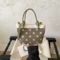 Bolso de mano verde de ante con lunares y borreguito, elegante bolso bandolera de invierno. - Sin colgante / Verde