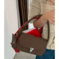 Bolso de hombro elegante para mujer, bolso minimalista con monedero en la correa. - Café