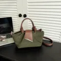 Bolso de mano retro de ante para mujer, versátil bolso verde con detalles marrones. - Sin colgante / Verde