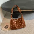 Bolso de hombro marrón de ante con lunares, bolso hobo vintage grande para otoño invierno. - Sin colgante / Marrón