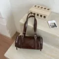 Bolso de hombro retro de cuero brillante marrón, elegante bolso cilíndrico minimalista mujer. - Café