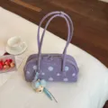 Bolso de hombro tipo boliche con lunares púrpuras para mujer, elegante bolso de PU con osito colgante. - Púrpura Con Adorno