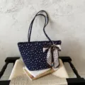 Retro blauwe bloemenprint schoudertas met sjaal accessoire, grote capaciteit tote tas voor dames. - Stijl Met Hanger / Blauw