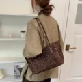 Retro suede leopard print shoulder bag, large capacity stylish vintage tote for women. - Brown Leopard