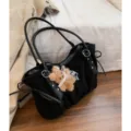 Bolso tote de ante negro para mujer, bolso de hombro grande con lindo colgante de oso. - Con Colgante / Negro