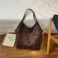 Bolso de hombro con estampado de leopardo retro, bolso de ante sintético con ribete negro. - Estampado de Leopardo (Sin Colgante)