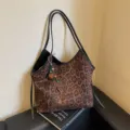 Retro leopard print suede shoulder bag, stylish women's underarm tote handbag with charm. - Leopard Print (With Charm)