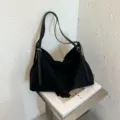 Bolso de hombro de ante negro, bolso tote slouchy minimalista, gran bolso diario - Negro