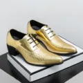 Herren goldene glänzende Lackleder spitze Schnürschuhe mit Absatz Farbvariante. - 38 / Gold