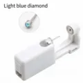 Einweg Ohrpiercing Werkzeug mit 4mm hellblauen Diamanten Ohrring fuer sicheres Stechen. - Zweite Generation Einweg-Piercer (4mm Hellblauer Strass)