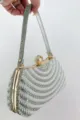 Κομψή βραδινή τσάντα clutch με στρας και πέρλες, λαμπερό ασημί μεταλλικό σχέδιο. - Ασημί