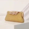 Sac de soirée pochette strass dorée avec cadre en métal et fermoir en cristal de feuille. - Or