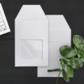Witte papieren envelopset met vensteruitsnede, minimalistische wenskaart en uitnodigingshouder. - 200g Wit Kraftpapier Venster 10.5x16cm