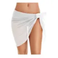 Nahaufnahme Detailansicht eines weissen transparenten Chiffon Strandtuch Sarong mit Seitenknoten. - Große Größe / Weiß