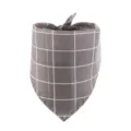 Bandana pour animaux à carreaux gris chats et chiens, bavoir élégant vue de détail. - Carreaux Gris