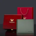 Portafoglio corto da uomo in pelle verde elegante con elegante confezione regalo e borsa. - Confezione Scatola di Legno Rossa / Verde militare